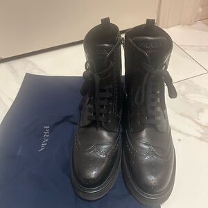 Prada women Elegant Black leather Boots